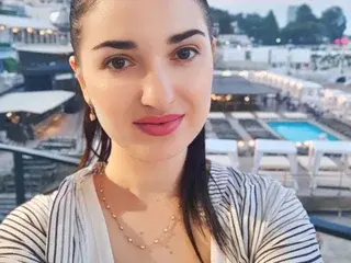 Meri_Gold  live sex cam