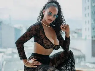 EmmaFerrari  live sex cam