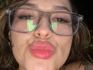 Grrlucy  live sex cam