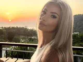 MarillynnMoon  live sex cam