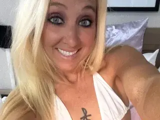 SeXXXySkyyyy  live sex cam