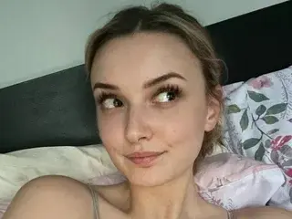 Charlotte_Bellex  live sex cam