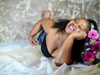 ThickjuicyP  live sex cam