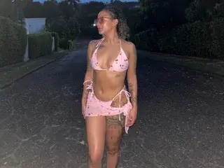 Misshannadirty  live sex cam