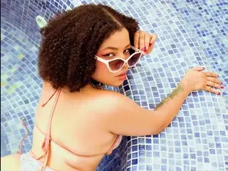 Emiilycollins18  live sex cam