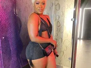 Thicktemptress18  live sex cam