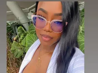 Rosebig  live sex cam