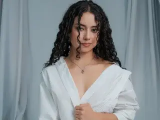 YoungSerena  live sex cam