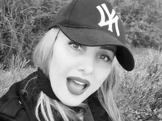 Zelie108  live sex cam