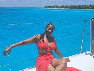 Alys19  live sex cam