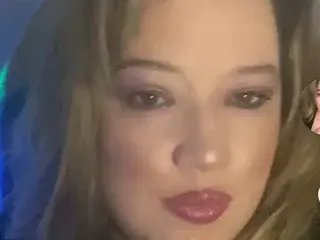 Sparklynn34  live sex cam