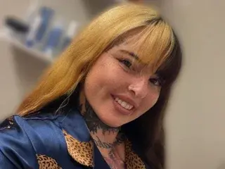 HoneyDripsOnYou  live sex cam