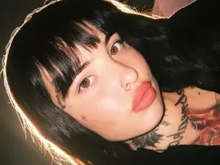 HoneyDripsOnYou  live sex cam