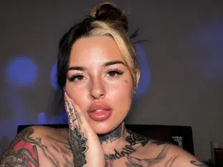 HoneyDripsOnYou  live sex cam