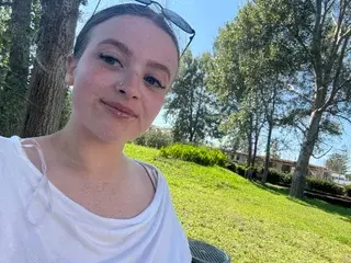 PetiteJulie  live sex cam