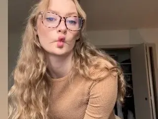 Bailey_AnnXXX  live sex cam