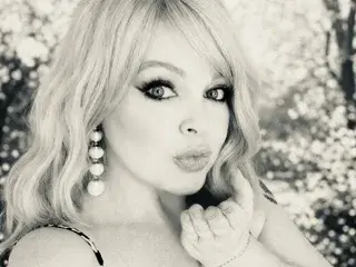 LottieLowe  live sex cam