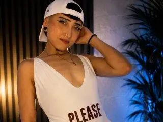 Maxym_luxe  live sex cam