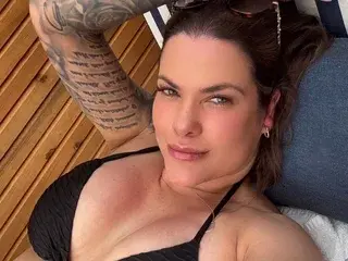 TheNaughtyMilfNextDoor  live sex cam