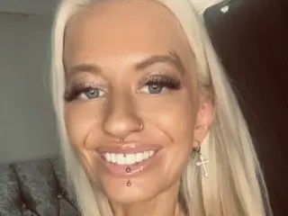 BabeBeth40  live sex cam