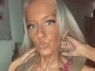 BabeBeth40  live sex cam