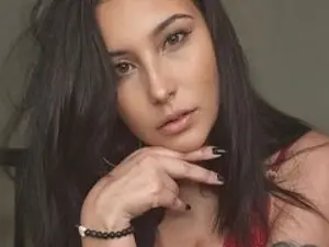 JuicyLucyLawrence  live sex cam