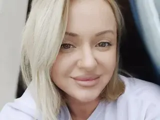 BustyEmaXX  live sex cam