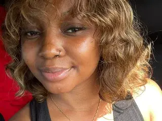 Loshi  live sex cam