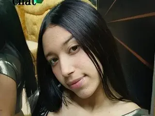 SkinnyBrenda  live sex cam