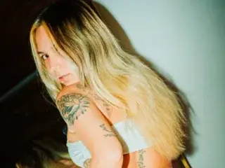 Itzykitty  live sex cam