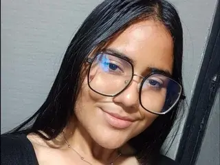 Lizzyolsen90  live sex cam
