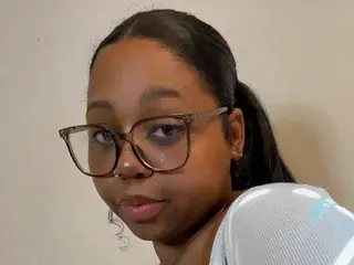 MissMiaUK  live sex cam