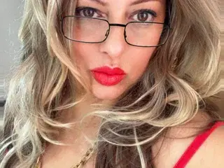 Shakyhot1024  live sex cam