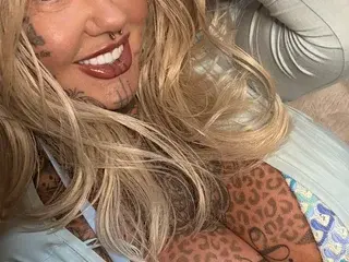 CandyApplesxXx  live sex cam