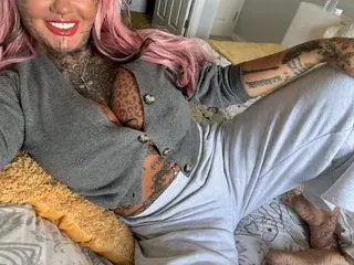 CandyApplesxXx  live sex cam