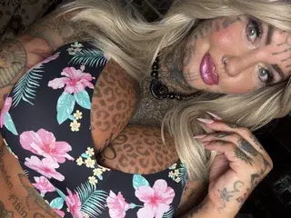 CandyApplesxXx  live sex cam