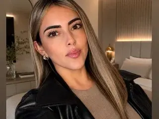 SccarlettLoveyes  live sex cam