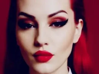 VictoriaHeller  live sex cam