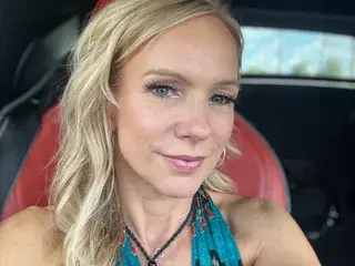 BellaBare  live sex cam
