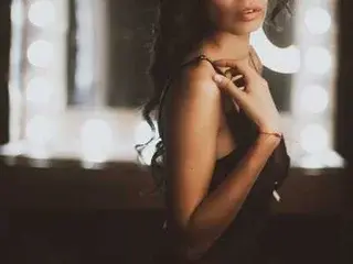 Jhuliaah  live sex cam