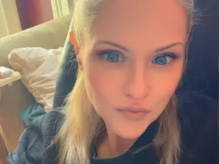 BabyGotBeck  live sex cam
