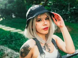 SamyShark21  live sex cam