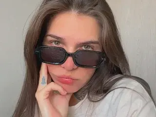 Meurieff  live sex cam