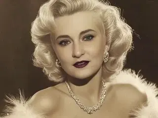 Blondie_The_Librarian  live sex cam