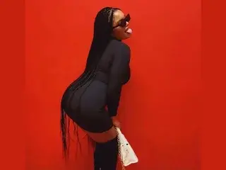 Antonette22  live sex cam