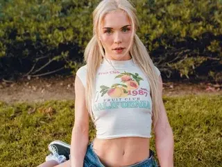DaiseyDesire  live sex cam