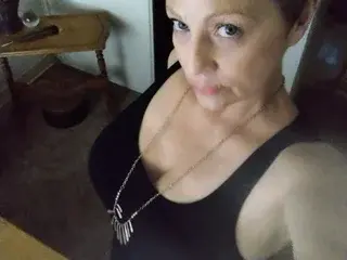 FemmeFeral  live sex cam