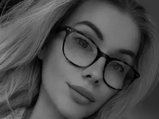 MissSquirtalot  live sex cam