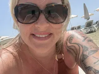 LittleMissSweetLips  live sex cam