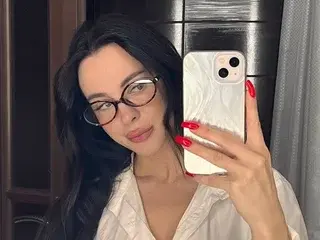 RoxyHey  live sex cam